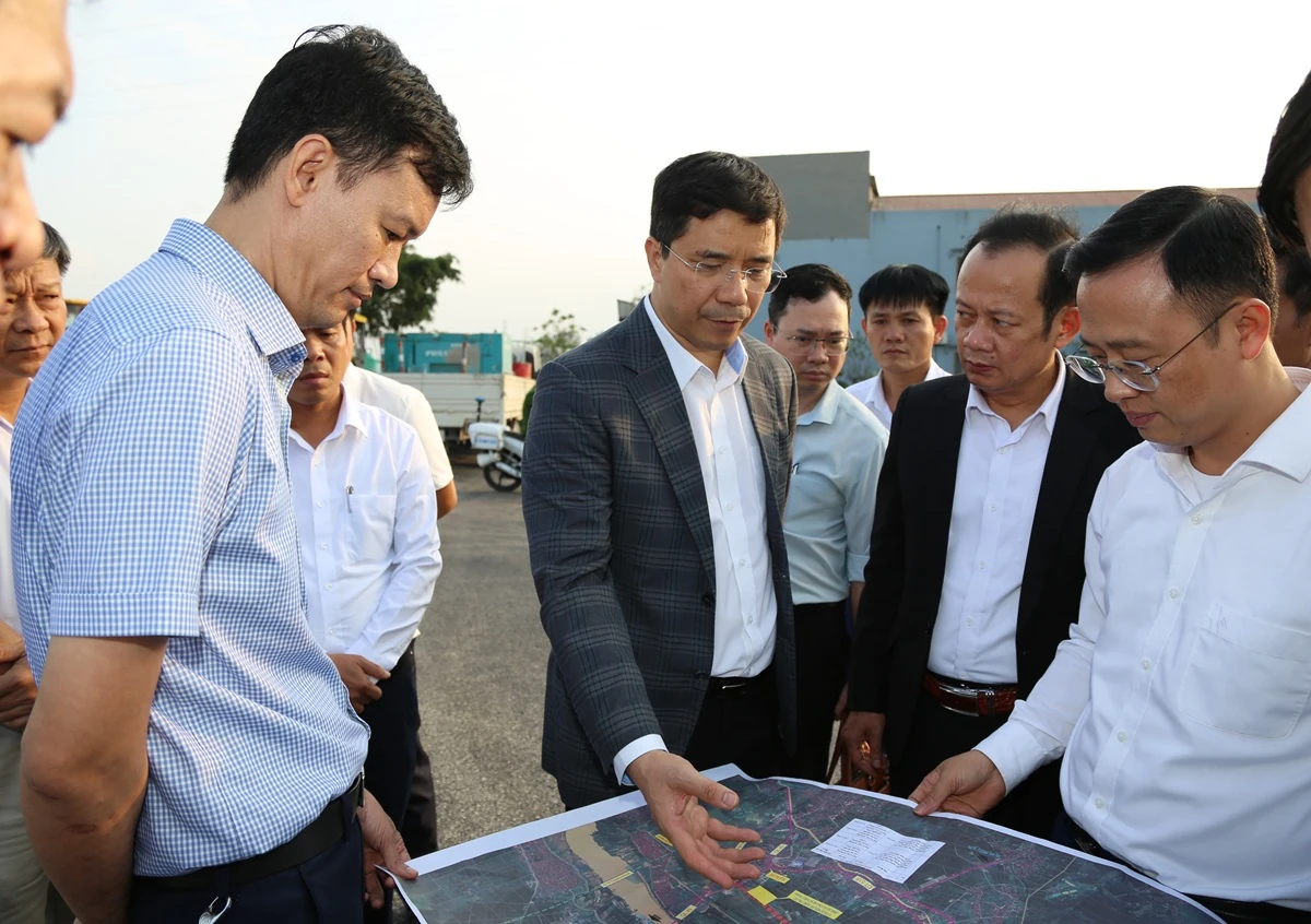 Ph&oacute; B&iacute; thư Thường trực Tỉnh ủy Nguyễn Hồng Phong thăm, l&agrave;m việc tại x&atilde; Thiệu Trung v&agrave; Thiệu H&oacute;a