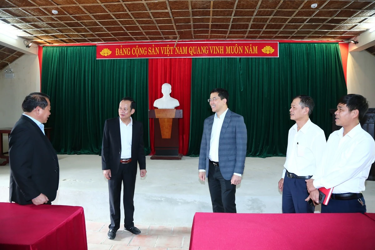 Ph&oacute; B&iacute; thư Thường trực Tỉnh ủy Nguyễn Hồng Phong thăm, l&agrave;m việc tại x&atilde; Thiệu Trung v&agrave; Thiệu H&oacute;a