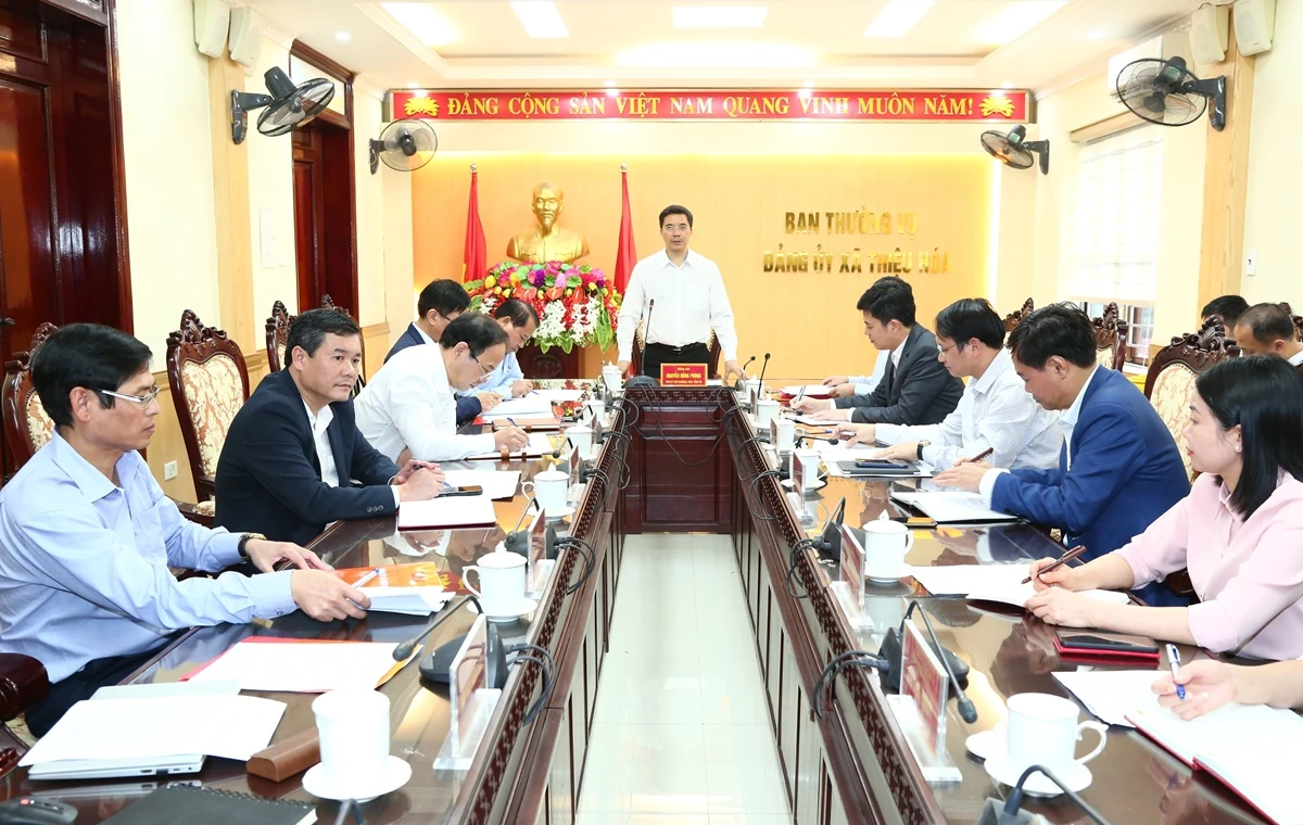 Ph&oacute; B&iacute; thư Thường trực Tỉnh ủy Nguyễn Hồng Phong thăm, l&agrave;m việc tại x&atilde; Thiệu Trung v&agrave; Thiệu H&oacute;a