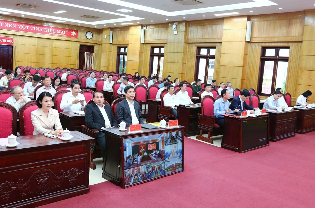 Thực hiện tốt c&ocirc;ng t&aacute;c đ&agrave;o tạo, bồi dưỡng đội ngũ c&aacute;n bộ l&atilde;nh đạo, quản l&yacute;