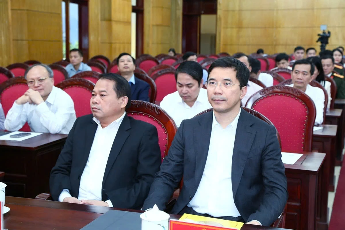 Thực hiện tốt c&ocirc;ng t&aacute;c đ&agrave;o tạo, bồi dưỡng đội ngũ c&aacute;n bộ l&atilde;nh đạo, quản l&yacute;