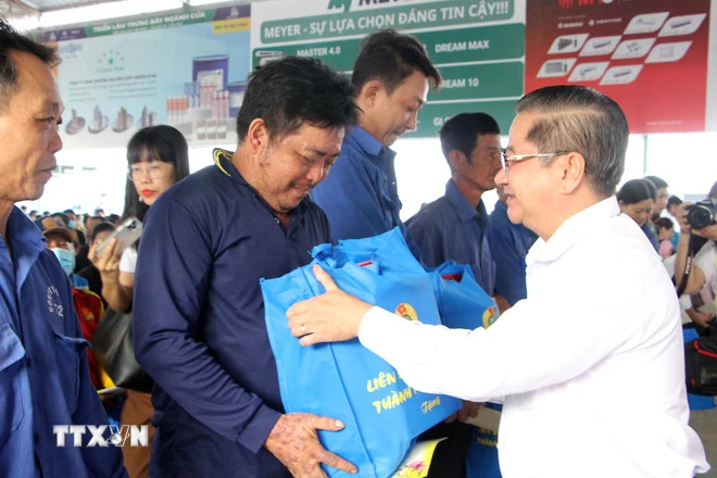 Thủ tướng: Tổ chức Tết B&iacute;nh Ngọ vui tươi, l&agrave;nh mạnh, an to&agrave;n, tiết kiệm