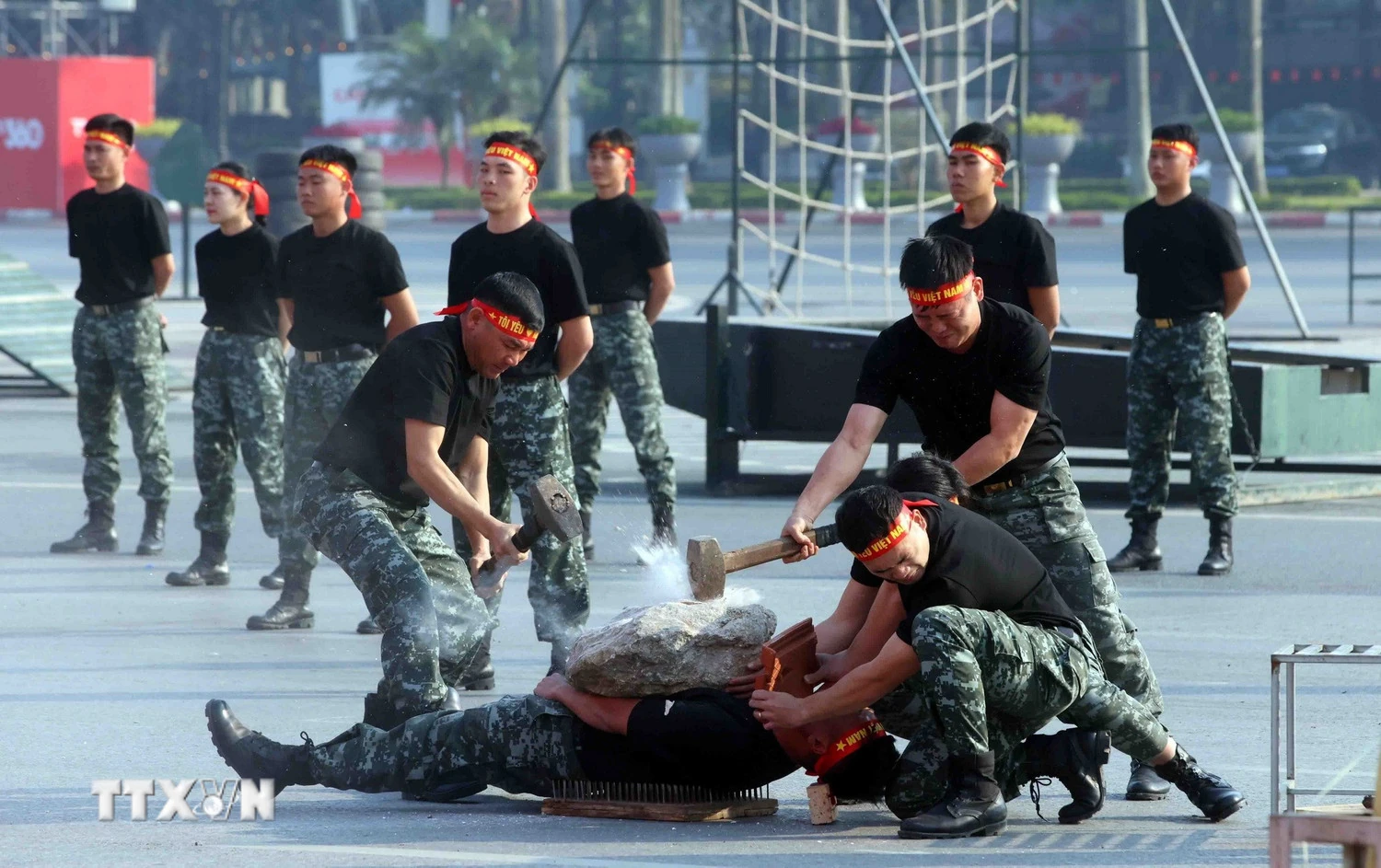 Thường trực Ban B&iacute; thư dự Lễ xuất qu&acirc;n bảo vệ Đại hội lần thứ XIV của Đảng