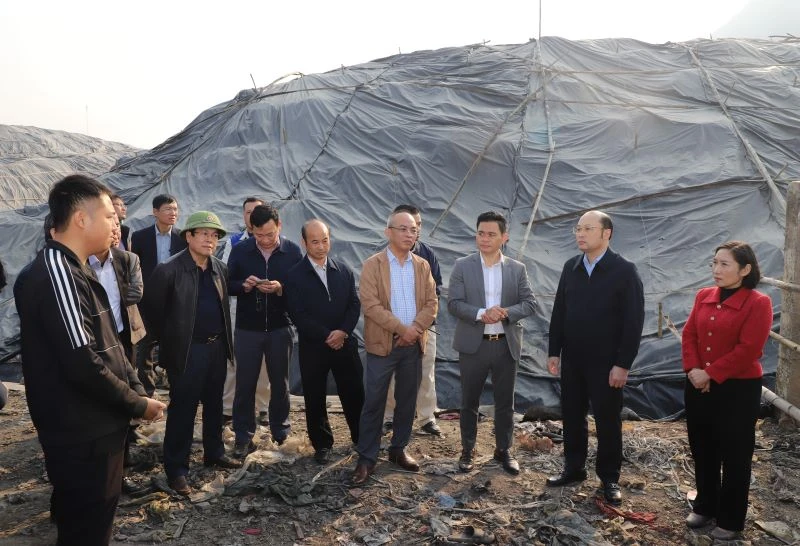 Khẩn trương xử l&yacute; t&igrave;nh trạng ph&aacute;t t&aacute;n m&ugrave;i h&ocirc;i tại b&atilde;i r&aacute;c Đ&ocirc;ng Nam