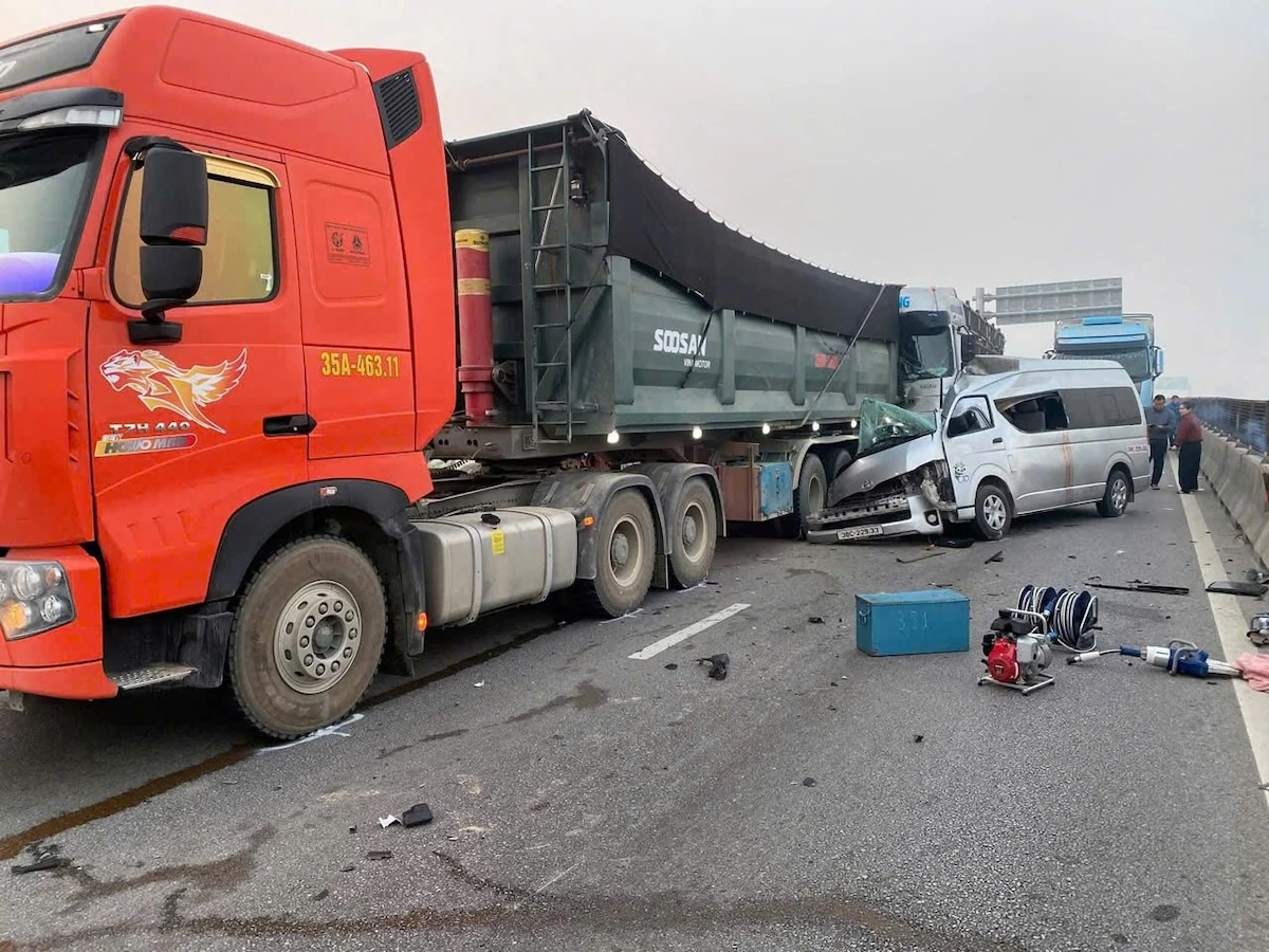 Tai nạn giao th&ocirc;ng đặc biệt nghi&ecirc;m trọng tr&ecirc;n cao tốc Bắc - Nam đoạn qua tỉnh Thanh H&oacute;a