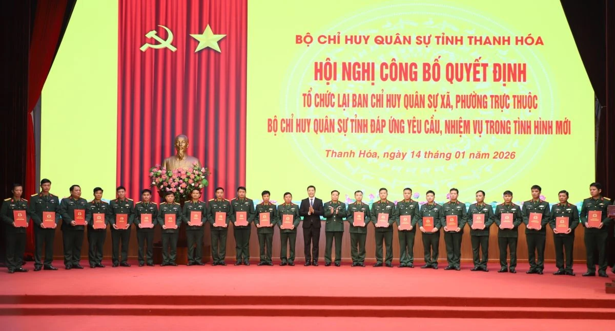 C&ocirc;ng bố Quyết định tổ chức lại Ban Chỉ huy Qu&acirc;n sự cấp x&atilde;