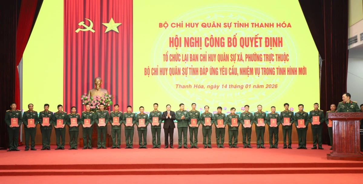 C&ocirc;ng bố Quyết định tổ chức lại Ban Chỉ huy Qu&acirc;n sự cấp x&atilde;