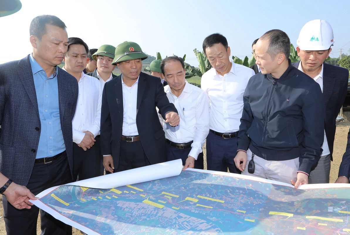 B&iacute; thư Tỉnh ủy Nguyễn Do&atilde;n Anh kiểm tra tiến độ c&aacute;c dự &aacute;n trọng điểm tại Khu C&ocirc;ng nghiệp Lam Sơn - Sao V&agrave;ng