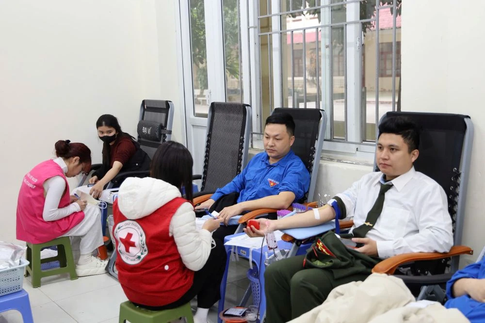 Ng&agrave;y hội hiến m&aacute;u t&igrave;nh nguyện &ldquo;Chủ nhật đỏ&rdquo; thu h&uacute;t gần 1.000 người tham gia