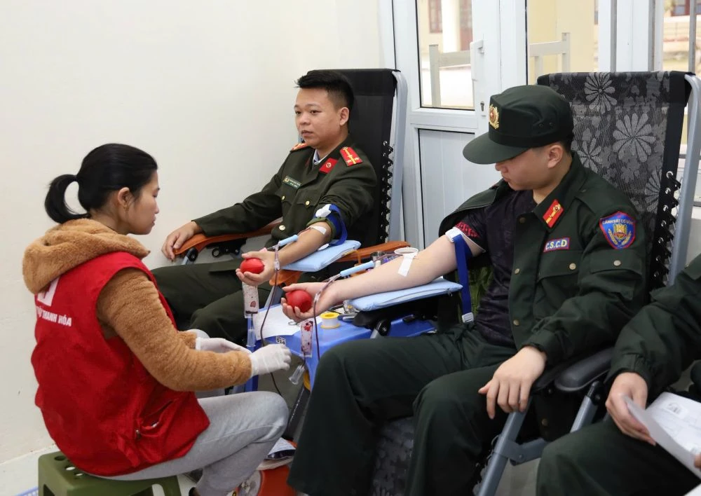 Ng&agrave;y hội hiến m&aacute;u t&igrave;nh nguyện &ldquo;Chủ nhật đỏ&rdquo; thu h&uacute;t gần 1.000 người tham gia