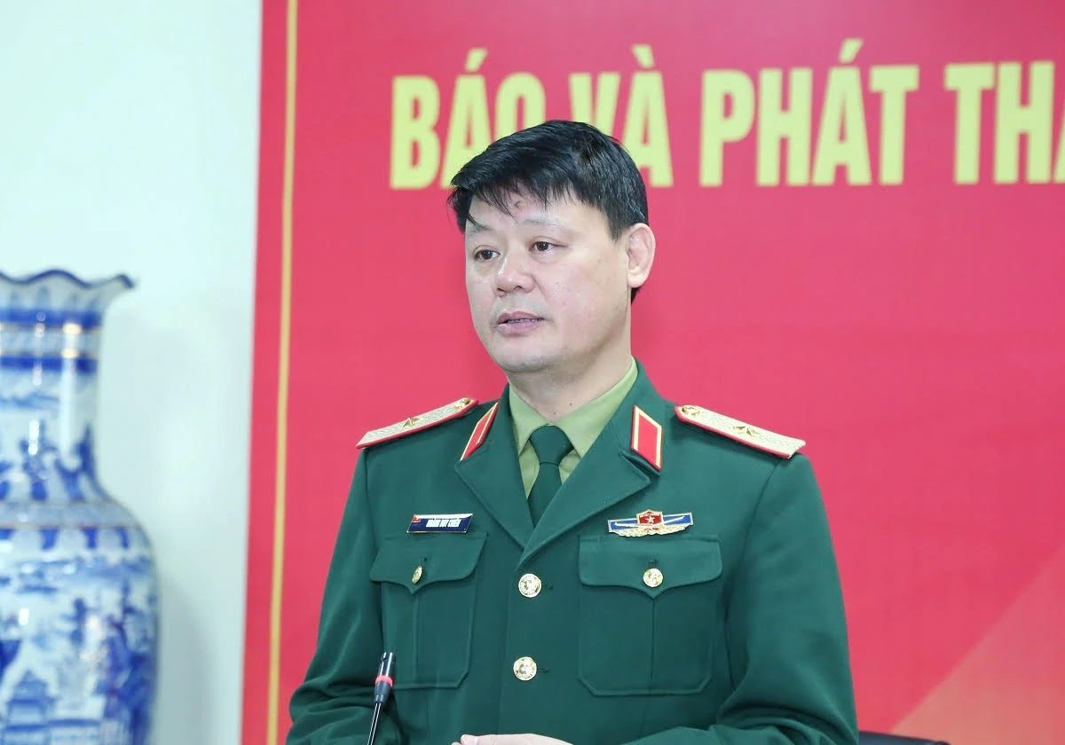 Ph&oacute; Tư lệnh Qu&acirc;n khu 4 ch&uacute;c Tết B&aacute;o v&agrave; Ph&aacute;t thanh, truyền h&igrave;nh Thanh H&oacute;a