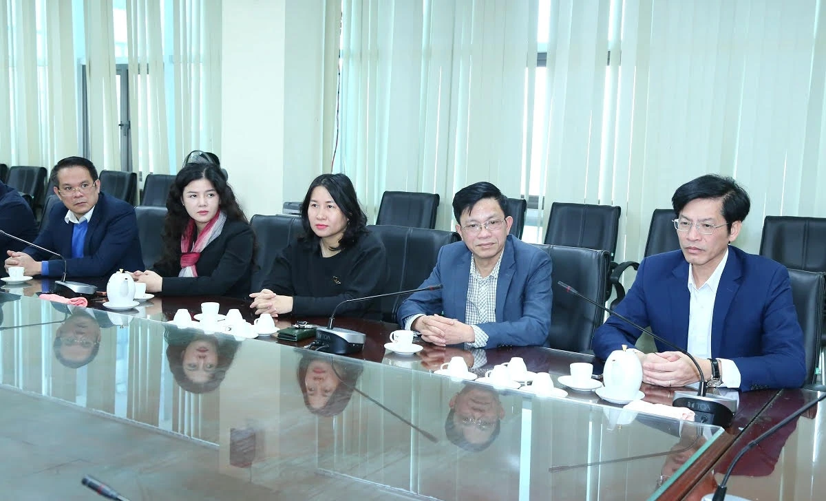 Ph&oacute; Tư lệnh Qu&acirc;n khu 4 ch&uacute;c Tết B&aacute;o v&agrave; Ph&aacute;t thanh, truyền h&igrave;nh Thanh H&oacute;a