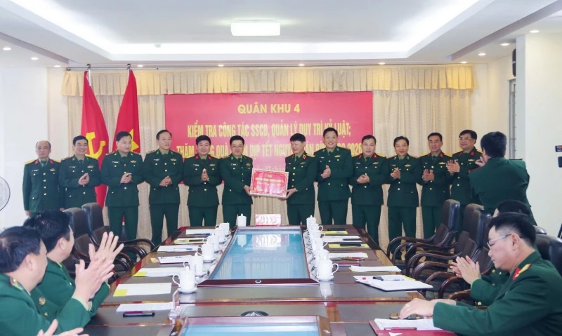 Quân khu 4 kiểm tra công tác sẵn sàng chiến đấu, chúc Tết tại Ban Chỉ huy BĐBP tỉnh