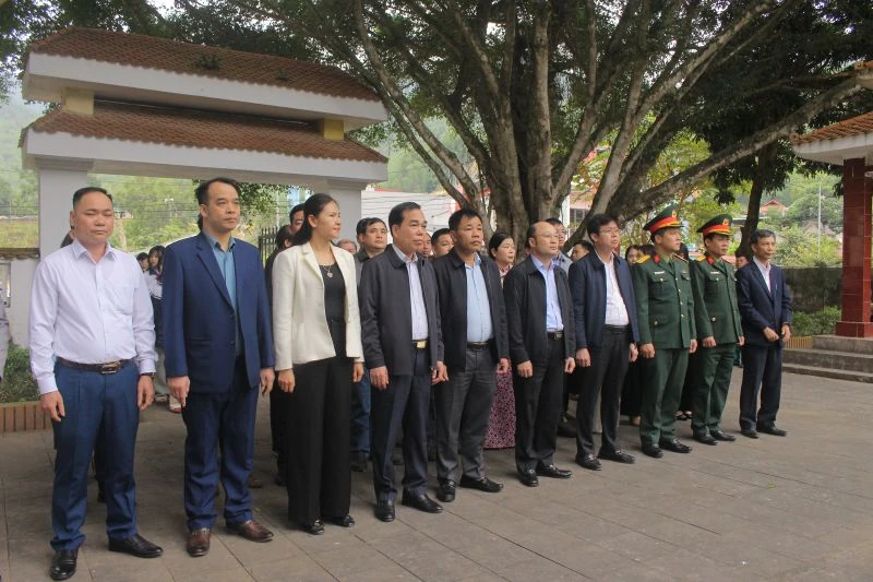 Phó Chủ tịch UBND tỉnh Cao Văn Cường thăm, tặng quà Tết tại các xã Quan Sơn, Tam Thanh