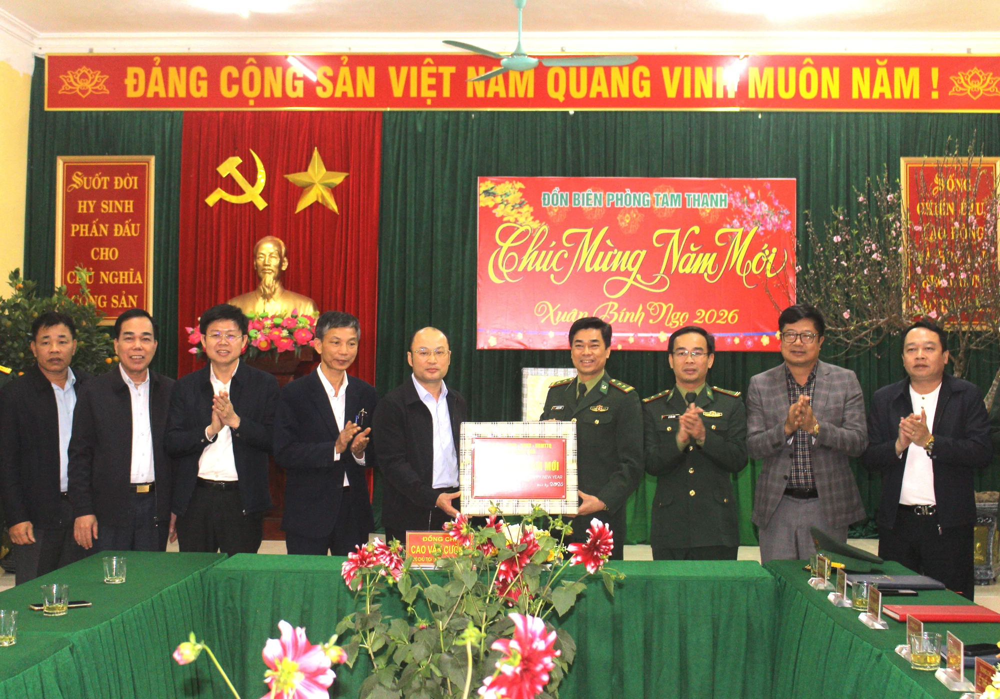 Phó Chủ tịch UBND tỉnh Cao Văn Cường thăm, tặng quà Tết tại các xã Quan Sơn, Tam Thanh