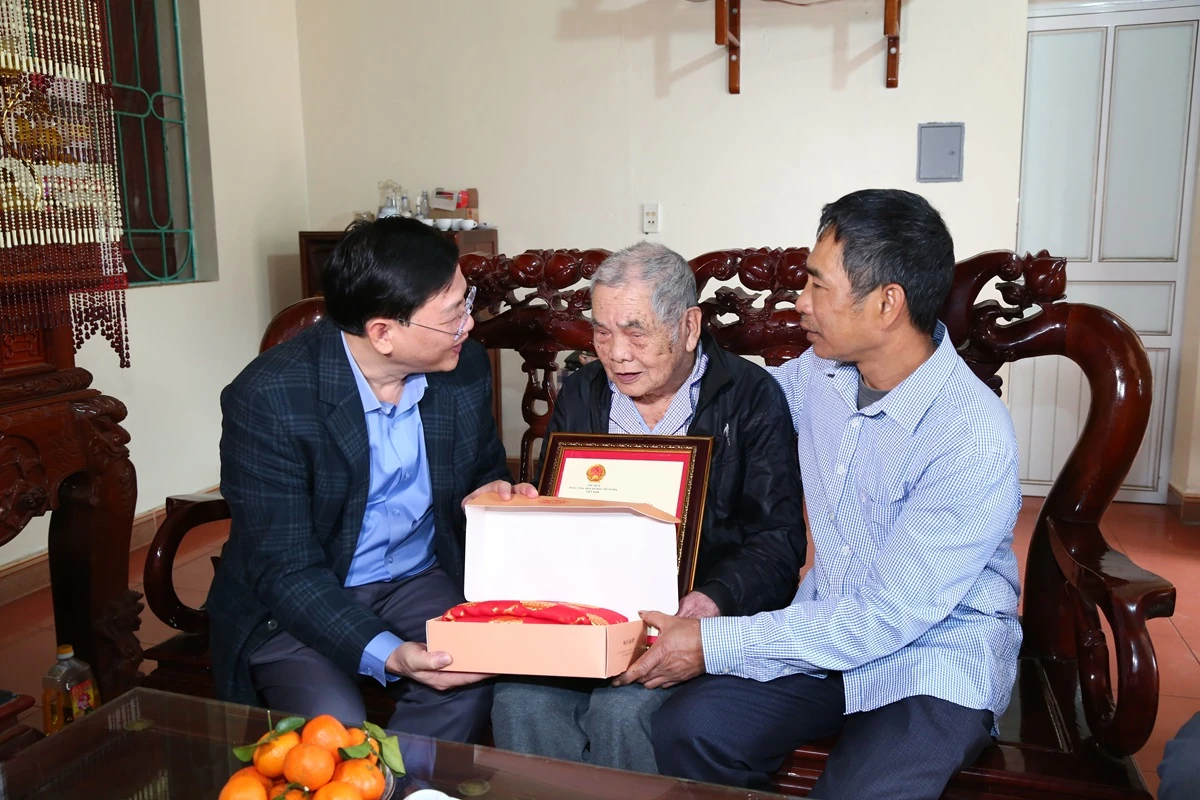 Ph&oacute; Chủ tịch Thường trực UBND tỉnh Mai Xu&acirc;n Li&ecirc;m thăm, kiểm tra t&igrave;nh h&igrave;nh sản xuất, đời sống Nh&acirc;n d&acirc;n