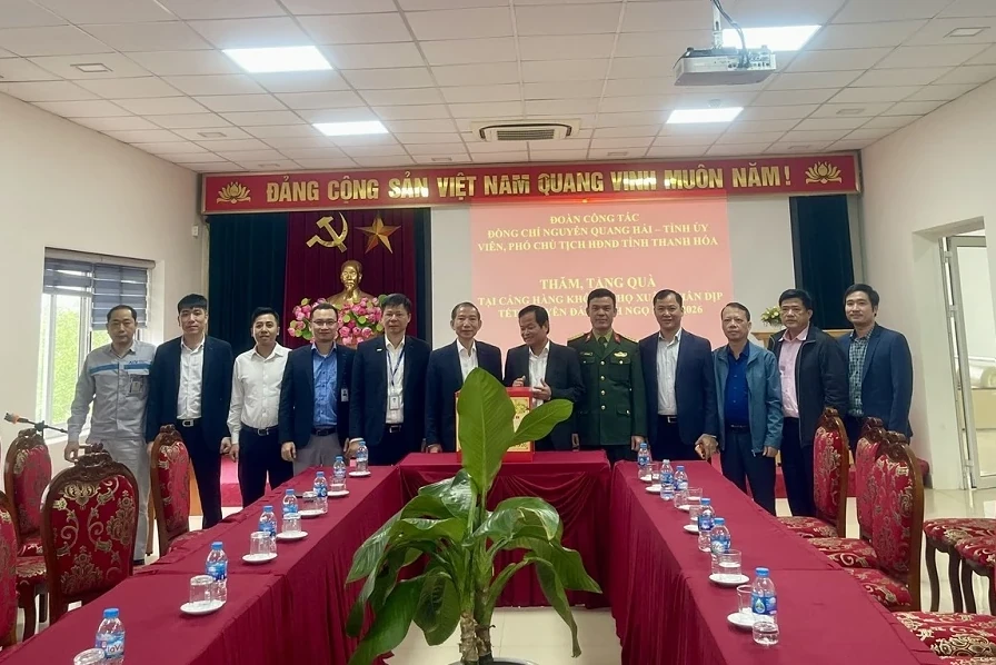 Ph&oacute; Chủ tịch HĐND tỉnh Nguyễn Quang Hải thăm, ch&uacute;c Tết c&aacute;c mẹ liệt sĩ v&agrave; một số đơn vị