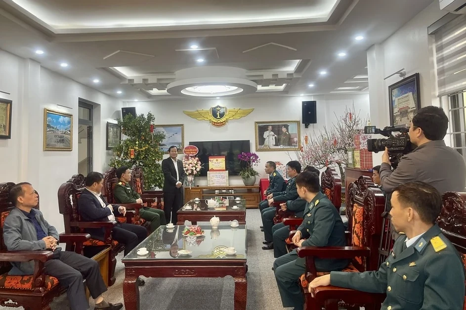 Ph&oacute; Chủ tịch HĐND tỉnh Nguyễn Quang Hải thăm, ch&uacute;c Tết c&aacute;c mẹ liệt sĩ v&agrave; một số đơn vị