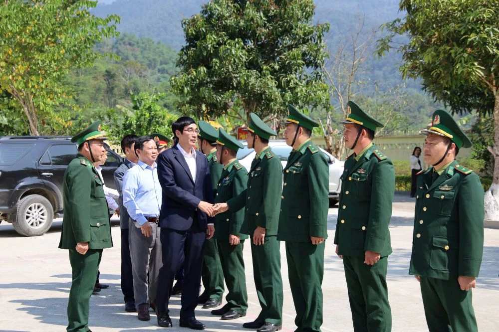 Trưởng Ban Nội ch&iacute;nh Tỉnh ủy Nguyễn Ngọc Tiến kiểm tra t&igrave;nh h&igrave;nh sản xuất v&agrave; đời sống Nh&acirc;n d&acirc;n c&aacute;c x&atilde; Ph&uacute; Lệ, Hồi Xu&acirc;n