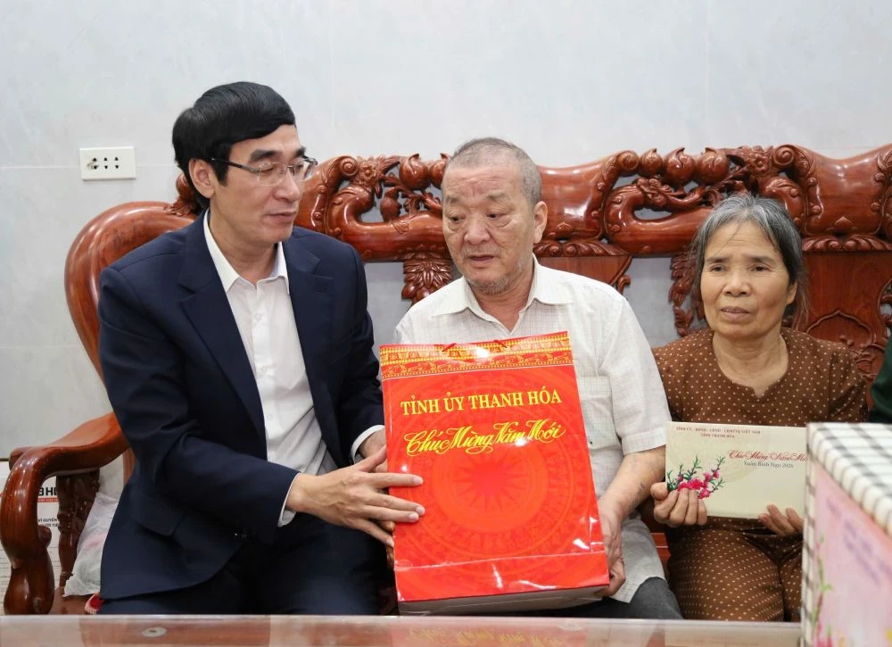 Trưởng Ban Nội ch&iacute;nh Tỉnh ủy Nguyễn Ngọc Tiến kiểm tra t&igrave;nh h&igrave;nh sản xuất v&agrave; đời sống Nh&acirc;n d&acirc;n c&aacute;c x&atilde; Ph&uacute; Lệ, Hồi Xu&acirc;n