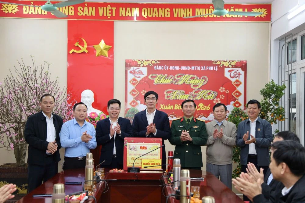 Trưởng Ban Nội ch&iacute;nh Tỉnh ủy Nguyễn Ngọc Tiến kiểm tra t&igrave;nh h&igrave;nh sản xuất v&agrave; đời sống Nh&acirc;n d&acirc;n c&aacute;c x&atilde; Ph&uacute; Lệ, Hồi Xu&acirc;n