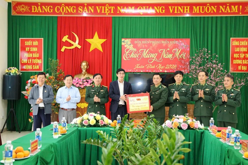 Trưởng Ban Nội ch&iacute;nh Tỉnh ủy Nguyễn Ngọc Tiến kiểm tra t&igrave;nh h&igrave;nh sản xuất v&agrave; đời sống Nh&acirc;n d&acirc;n c&aacute;c x&atilde; Ph&uacute; Lệ, Hồi Xu&acirc;n