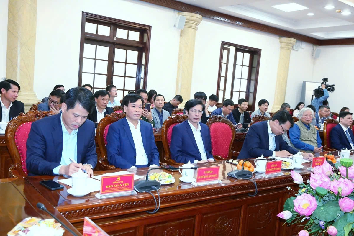 Thường trực Tỉnh ủy gặp mặt đội ngũ trí thức, báo chí, văn nghệ sĩ và các lực lượng tiêu biểu