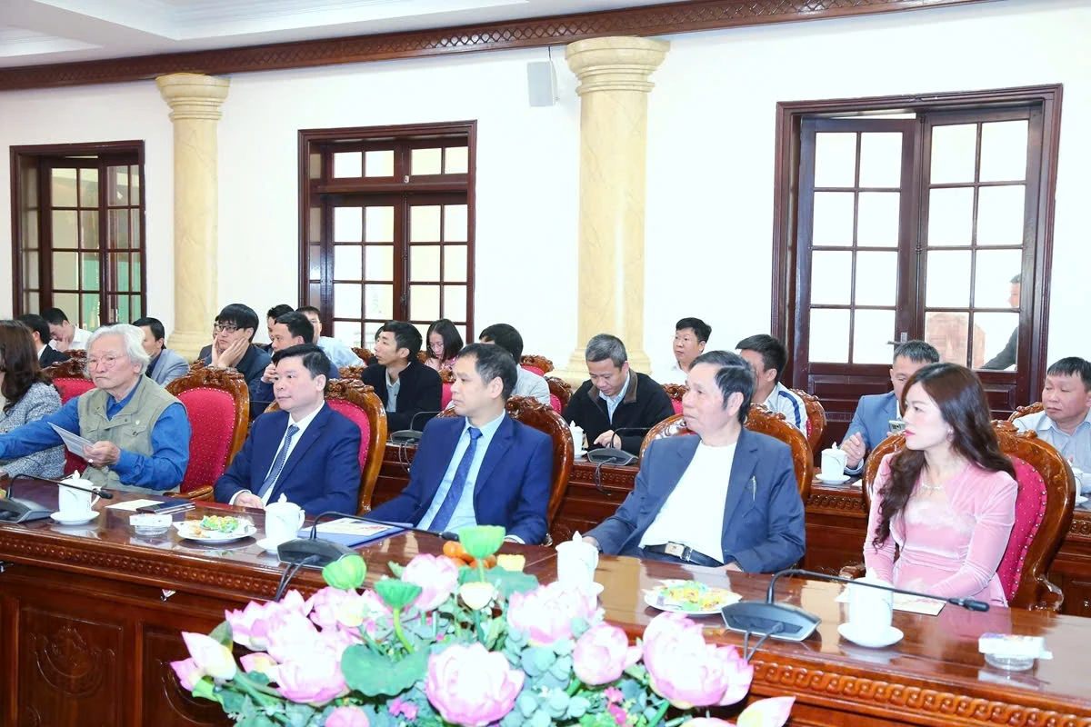 Thường trực Tỉnh ủy gặp mặt đội ngũ trí thức, báo chí, văn nghệ sĩ và các lực lượng tiêu biểu