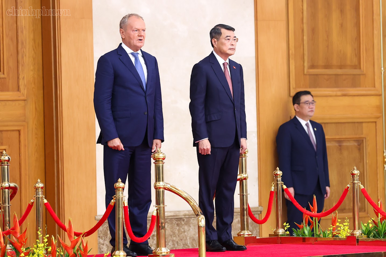 Thủ tướng Lê Minh Hưng chủ trì lễ đón chính thức Thủ tướng Ba Lan