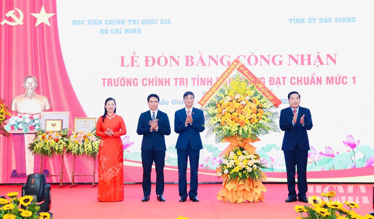 z6187667524888_0bbcc93c673e14b00303566e0e244f43