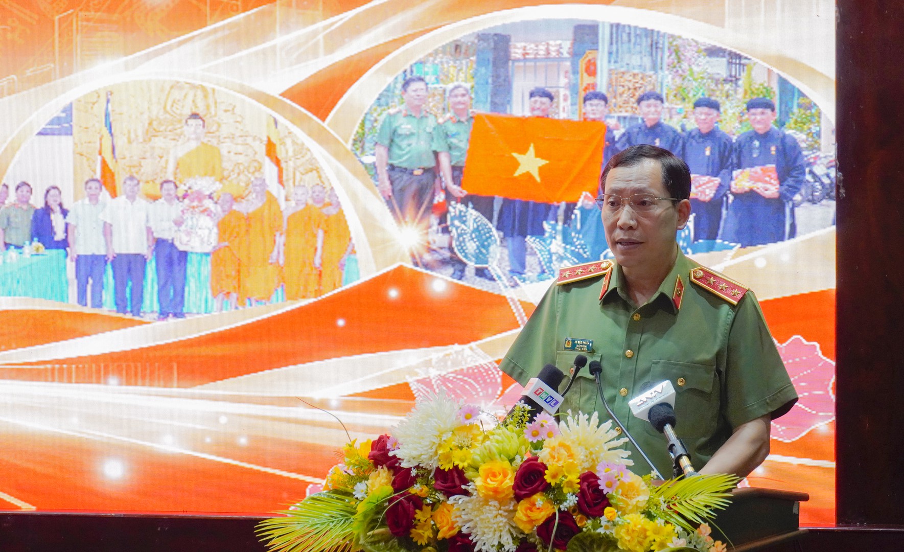 Thượng tướng Lê Văn Tuyến pb.jpg