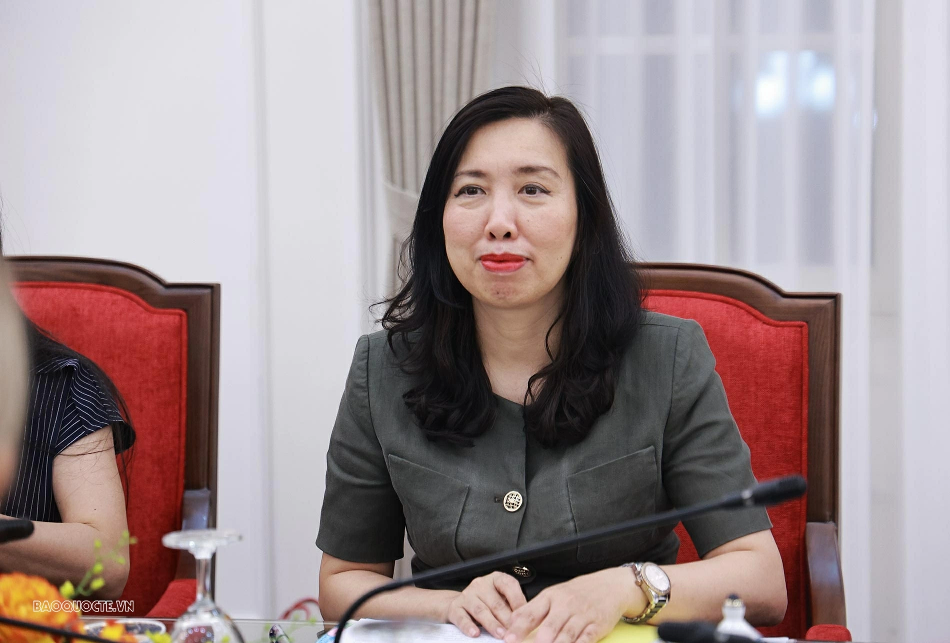 Thứ trưởng Lê Thị Thu Hằng chào mừng chuyến thăm đầu tiên của Quốc vụ khanh Astrid Bergmål tới Việt Nam trong năm hai nước kỷ niệm 55 năm thiết lập quan hệ ngoại giao. (Ảnh: Thành Long) Thứ trưởng Lê Thị Thu Hằng chào mừng chuyến thăm đầu tiên của Quốc vụ khanh Astrid Bergmål tới Việt Nam trong năm hai nước kỷ niệm 55 năm thiết lập quan hệ ngoại giao. (Ảnh: Thành Long)