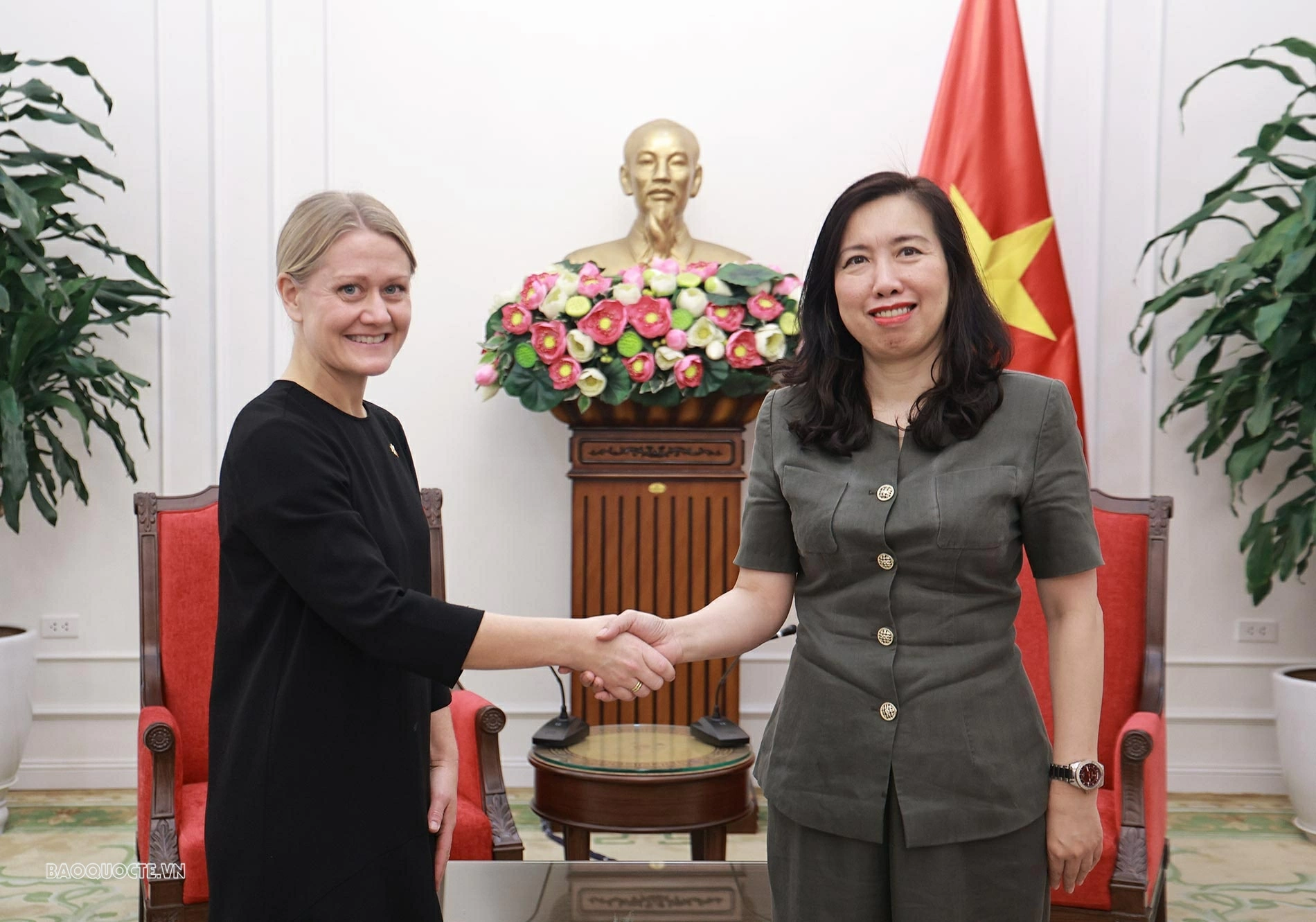 Thứ trưởng Ngoại giao Lê Thị Thu Hằng đã tiếp bà Astrid Bergmål, Quốc vụ khanh Bộ Ngoại giao Na Uy. (Ảnh: Thành Long) Thứ trưởng Ngoại giao Lê Thị Thu Hằng đã tiếp bà Astrid Bergmål, Quốc vụ khanh Bộ Ngoại giao Na Uy. (Ảnh: Thành Long)