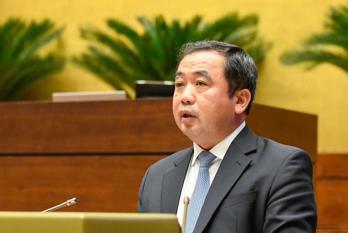 Bộ trưởng Trần Đức Thắng phát biểu làm rõ một số ý kiến của các đại biểu Quốc hội. Ảnh: Như Ý.