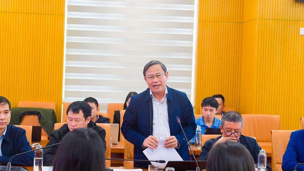 Đại diện các đơn vị thuộc Bộ trả lời các cơ quan thông tấn, báo chí. Ảnh: Trường Giang.