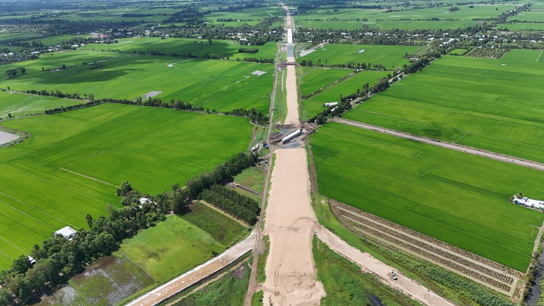 Cao tốc Châu Đốc - Cần Thơ - Sóc Trăng thay đổi nhà thầu để bù tiến độ- Ảnh 1.