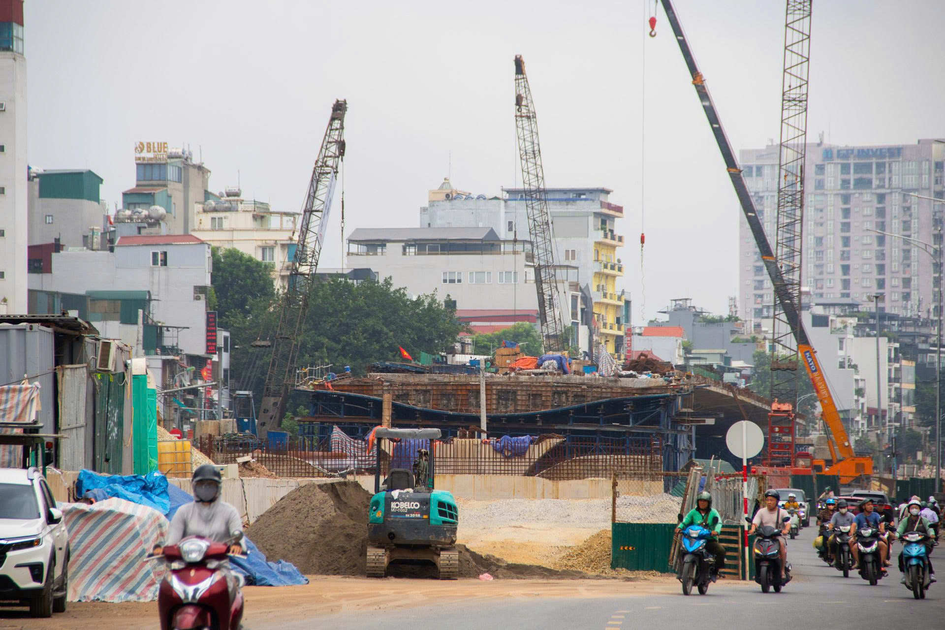 Cận cảnh hai cầu vượt trên đường Vành đai 1 dự kiến khai thác cuối năm 2026 - Ảnh 7.