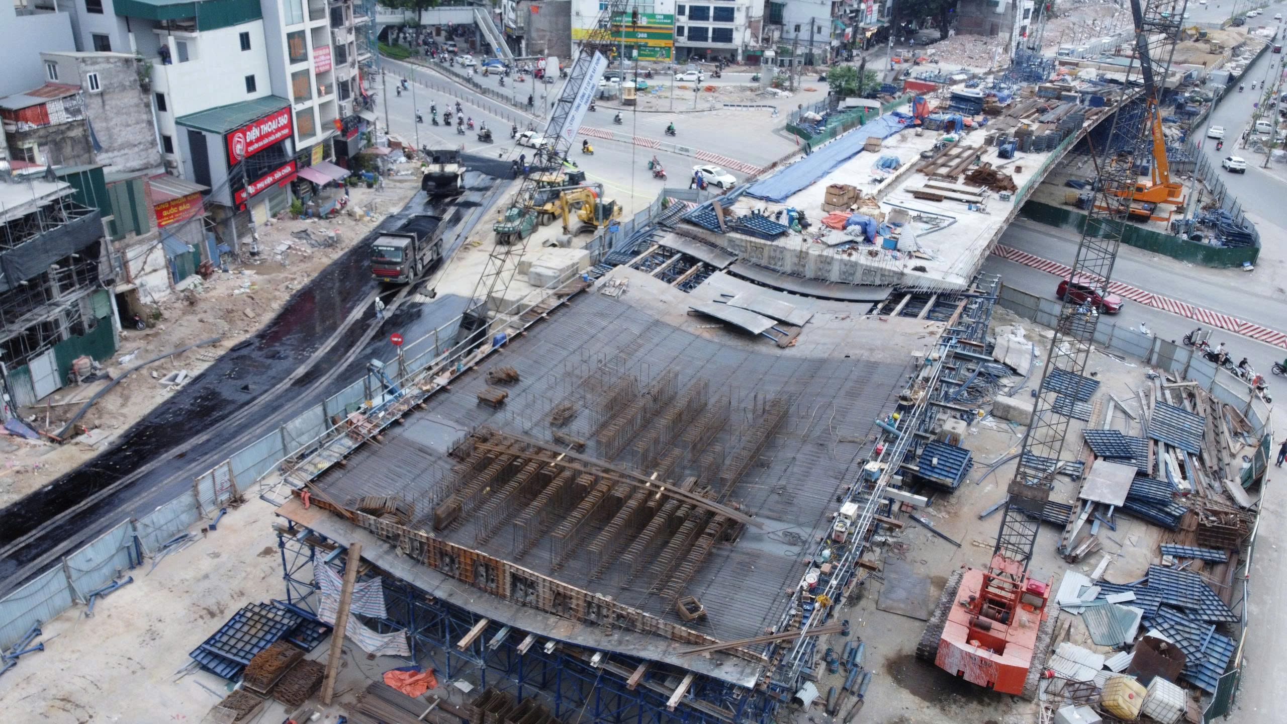 Cận cảnh hai cầu vượt trên đường Vành đai 1 dự kiến khai thác cuối năm 2026 - Ảnh 2.