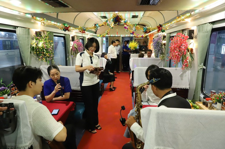Ra mắt đoàn tàu du lịch chất lượng cao tuyến Sài Gòn - Nha Trang - Ảnh 3.
