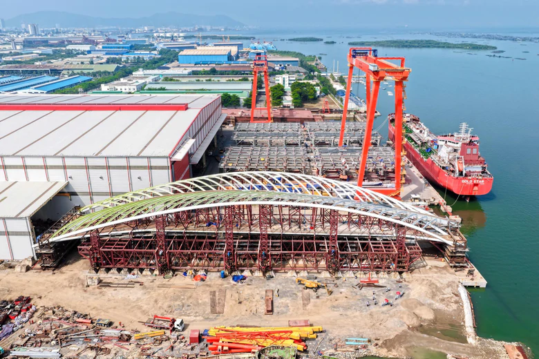 TP.HCM cấm luồng sông Sài Gòn nhiều giờ để hợp long cầu đi bộ- Ảnh 1.