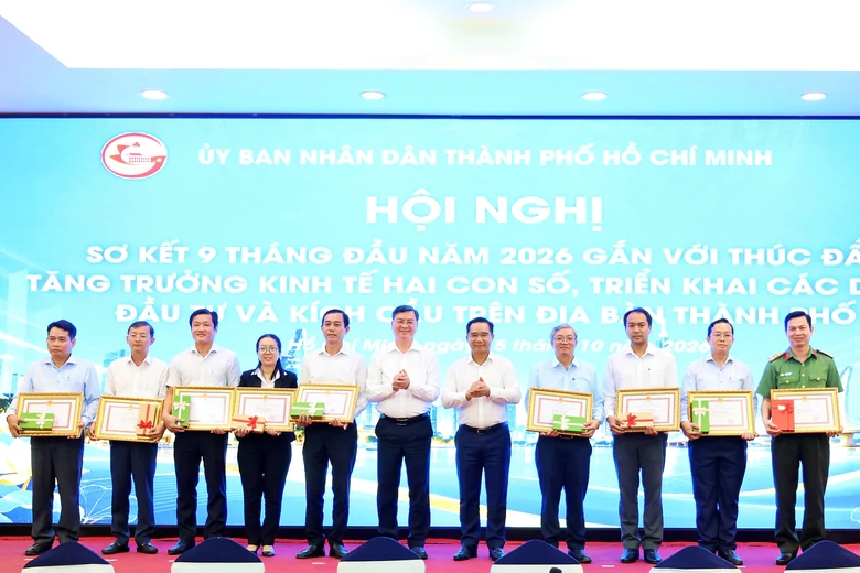 Giải ngân tốt, nhiều phường ở TP.HCM được thưởng công trình trăm tỷ- Ảnh 1.