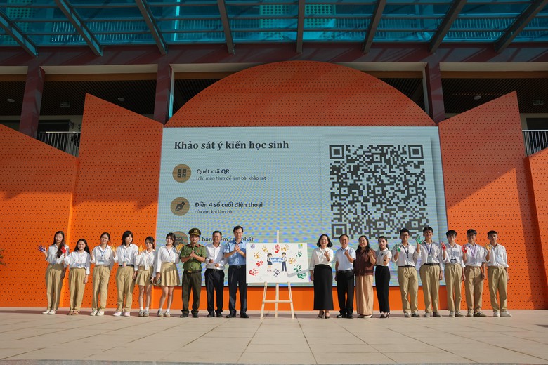 Lan toả "Vùng trời bình an" đến 2.000 học sinh sống ở khu vực hạn chế bay- Ảnh 4.