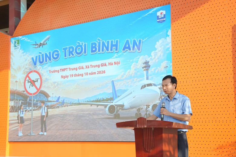 Lan toả "Vùng trời bình an" đến 2.000 học sinh sống ở khu vực hạn chế bay- Ảnh 2.