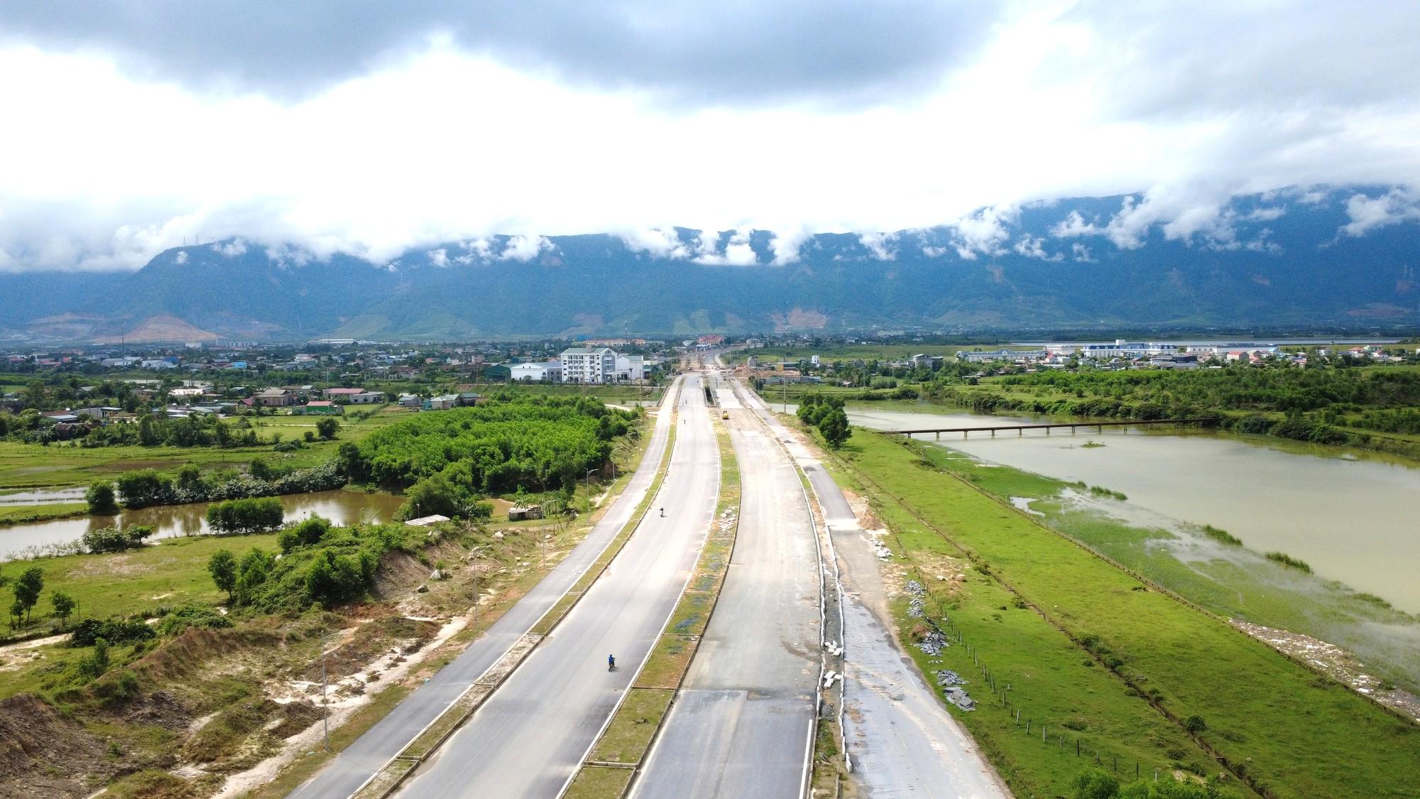 Diện mạo tuyến đường “xương sống” tại khu kinh tế Vũng Áng- Ảnh 5.