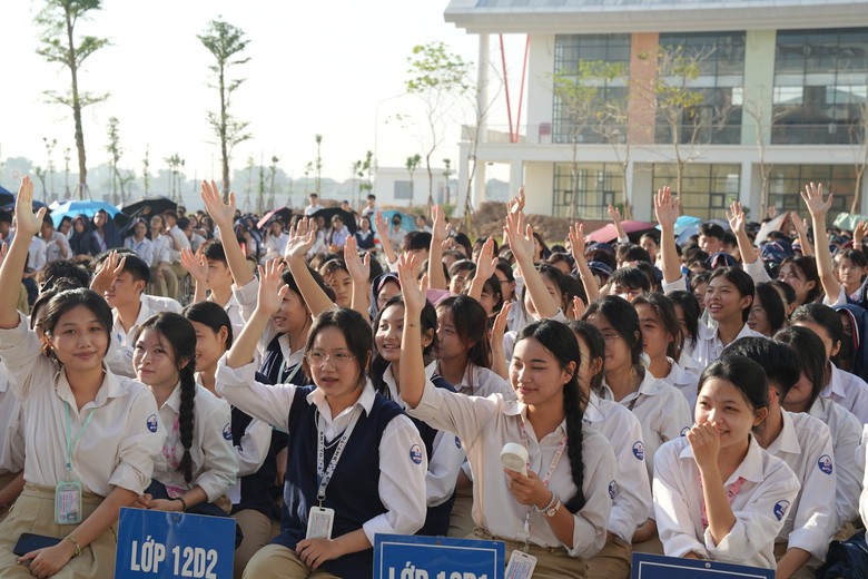 Lan toả "Vùng trời bình an" đến 2.000 học sinh sống ở khu vực hạn chế bay- Ảnh 3.
