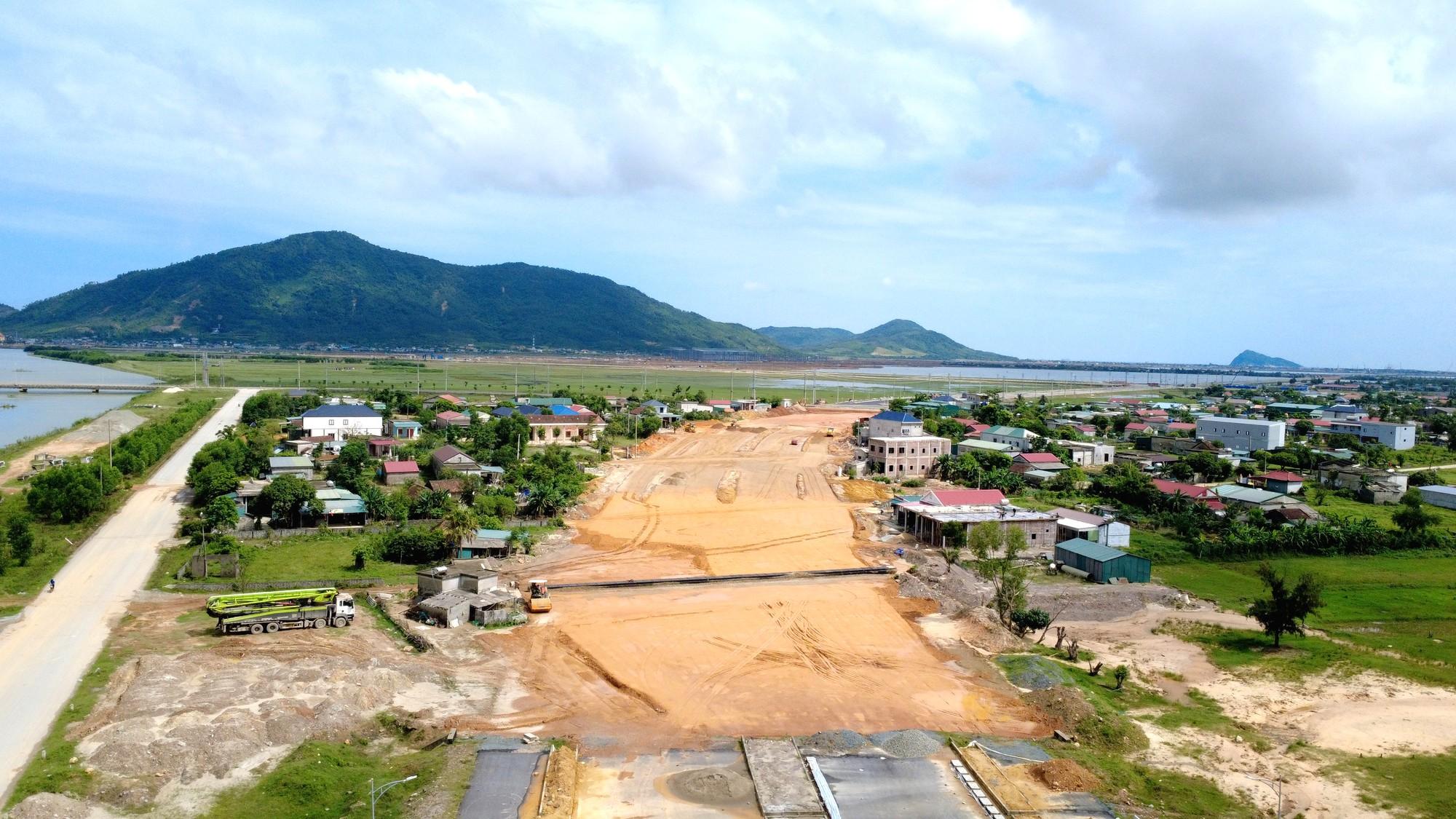 Diện mạo tuyến đường “xương sống” tại khu kinh tế Vũng Áng- Ảnh 4.