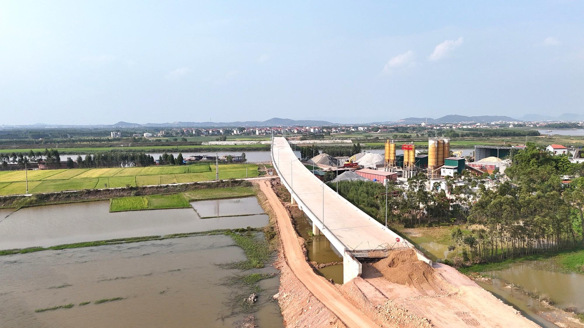 Khắc phục khó khăn, hoàn thành cầu Cẩm Lý để tách đường bộ với đường sắt trong năm 2026- Ảnh 18.