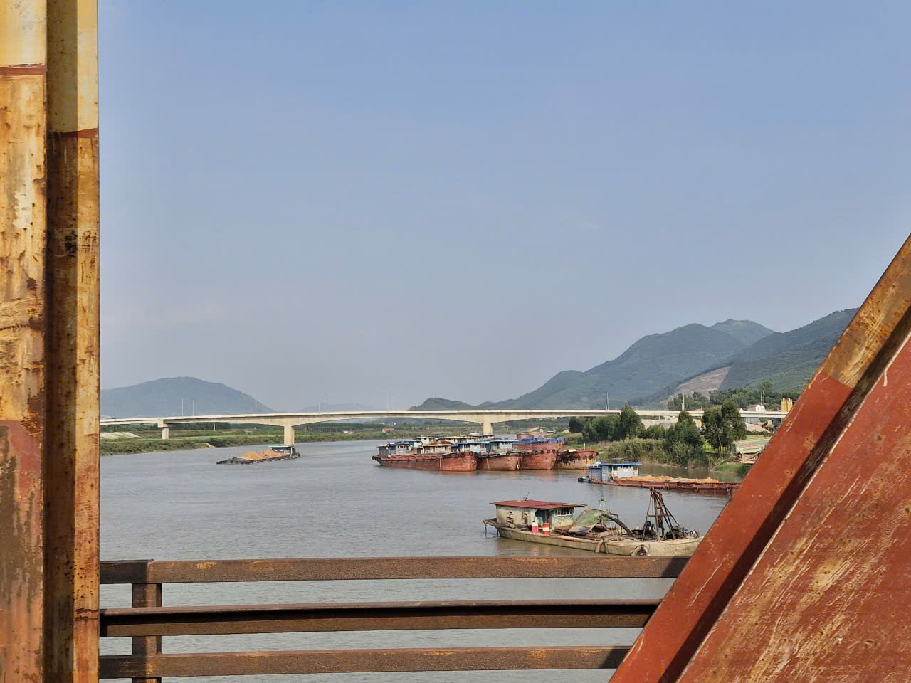 Khắc phục khó khăn, hoàn thành cầu Cẩm Lý để tách đường bộ với đường sắt trong năm 2026- Ảnh 16.