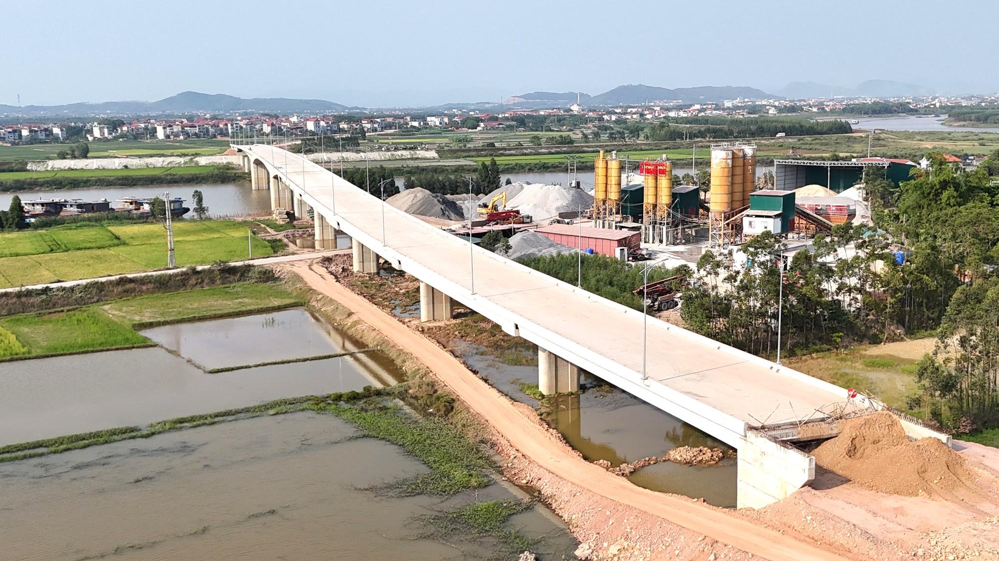 Khắc phục khó khăn, hoàn thành cầu Cẩm Lý để tách đường bộ với đường sắt trong năm 2026- Ảnh 15.