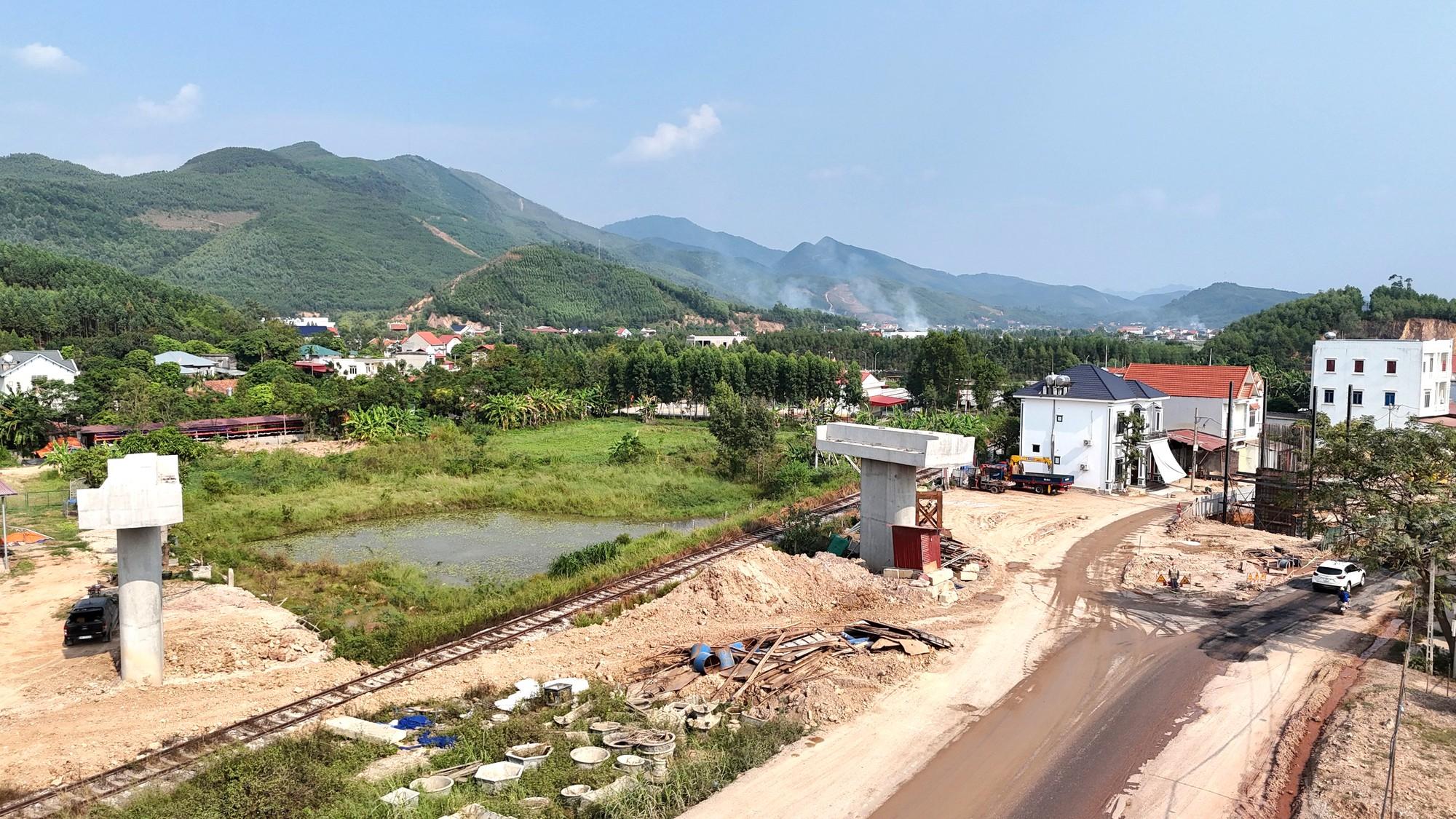 Khắc phục khó khăn, hoàn thành cầu Cẩm Lý để tách đường bộ với đường sắt trong năm 2026- Ảnh 8.